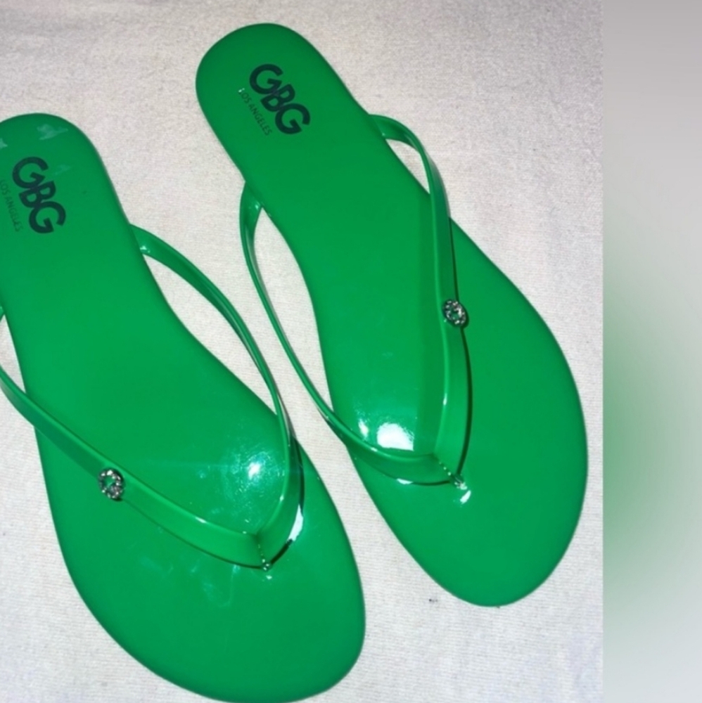 NWOT Women's GBG Los Angeles Flip-flops - Picture 2 of 2